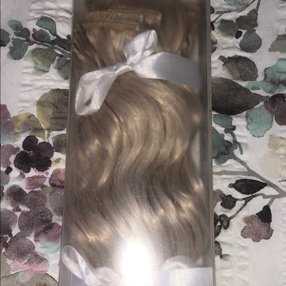 Swedish blonde synthetic hair extensions bnib - Picture 2 of 7